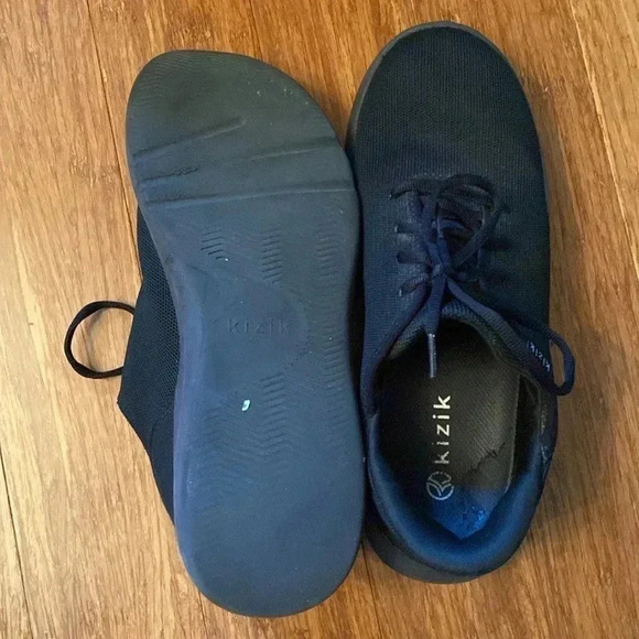 Kizik black sneakers - men’s 11 Wide or women’s 12.5 Wide - Picture 8 of 9